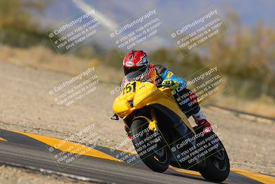 media/Dec-17-2022-SoCal Trackdays (Sat) [[224abd9271]]/Turn 7 Set 2 (1140am)/